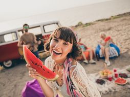 Letovanje, more, hrana, plaža, piknik, žena, prijatelji