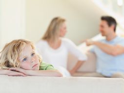 Roditelji svađa, rasprava, dete, tužan dečak, razvod, muž, žena