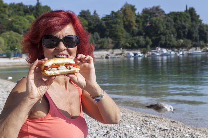 kamp, plaža, letovanje, grčka, žena, paradajz turisti kamp, plaža, letovanje, grčka, žena, paradajz turisti