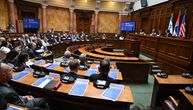 Skupština Srbija: Debata vlasti i opozicije o novim zaduživanjima