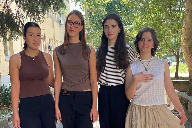 Učenice Zrenjaninske gimnazije Emilija Ostojić, Ena Đuriček, Kaja Nović i Anica Grbić