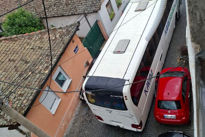 Putnički autobus Kavim Raška, Sinđelićeva ulica Zemun Putnički autobus Kavim Raška, Sinđelićeva ulica Zemun