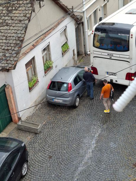Putnički autobus Kavim Raška, Sinđelićeva ulica Zemun Putnički autobus Kavim Raška, Sinđelićeva ulica Zemun