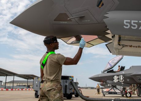 F 35B Velika Britanija F 35B Velika Britanija