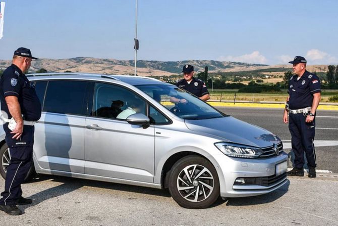policija, zmija, vranje policija, zmija, vranje