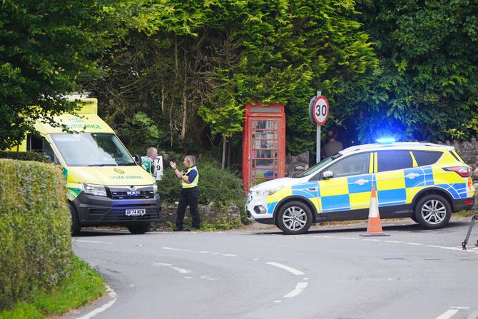 Britanska policija, sletanje autobusa sa učenicima Britanska policija, sletanje autobusa sa učenicima