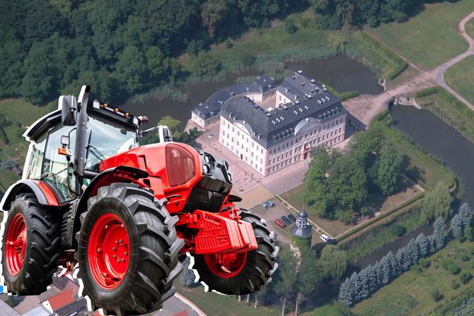 Traktor udario zamak
