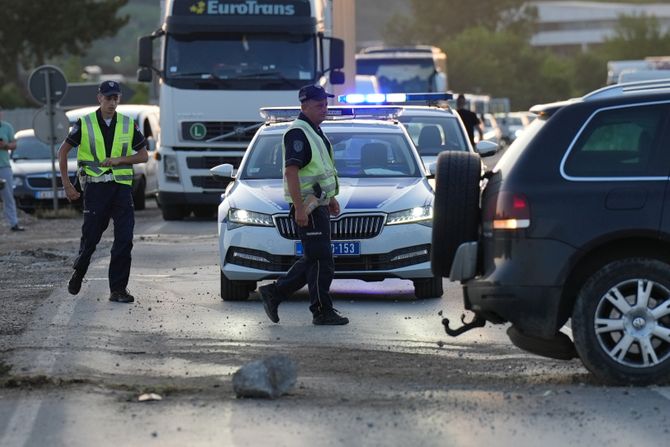 Saobraćaj udes sudar nesreća Ferari Mercedes Čačak Preljina