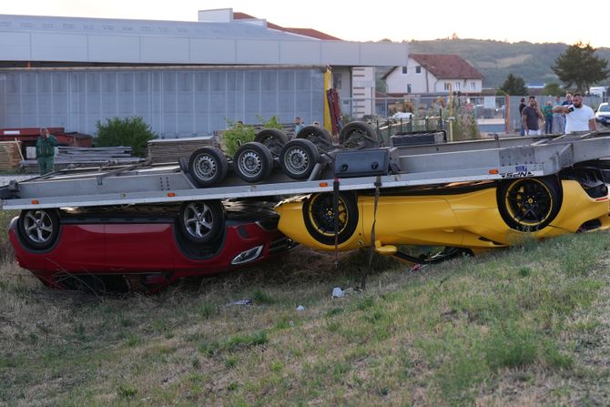 Saobraćaj udes sudar nesreća Ferari Mercedes Čačak Preljina Saobraćaj udes sudar nesreća Ferari Mercedes Čačak Preljina
