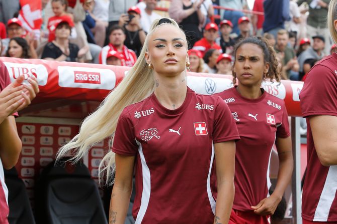 Ališa Leman, Ženska fudbalska reprezentacija Švajcarske Ališa Leman, Ženska fudbalska reprezentacija Švajcarske