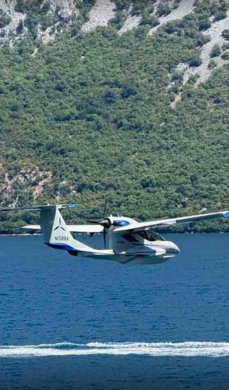 Hidroavion, Boka, Bokokotorski zaliv, Crna Gora Hidroavion, Boka, Bokokotorski zaliv, Crna Gora