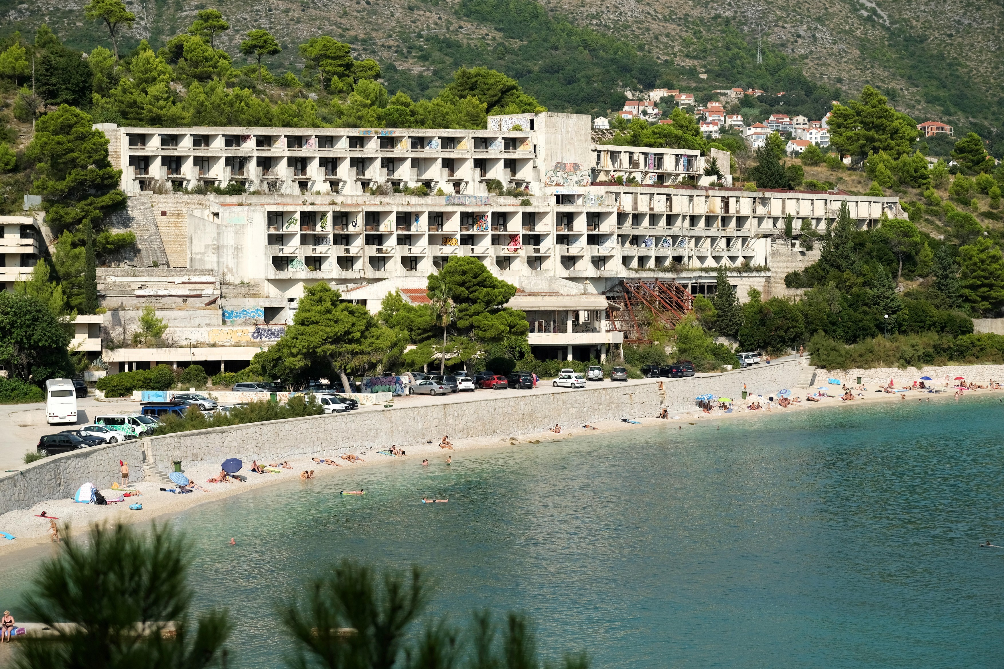 Srušen hotelski kompleks u Kuparima iz vremena SFRJ: Bio je simbol luksuza i prestiža