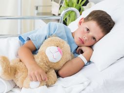 dečak, bolnica, operacija, meda, zdravlje, bolest