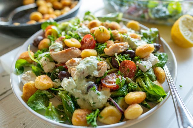 Salata sa njokama Salata sa njokama