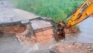Oluja u evropskoj prestonici odnela most, ljudi odsečeni od sveta: Podzemni prolazi pod vodom, kola plivaju