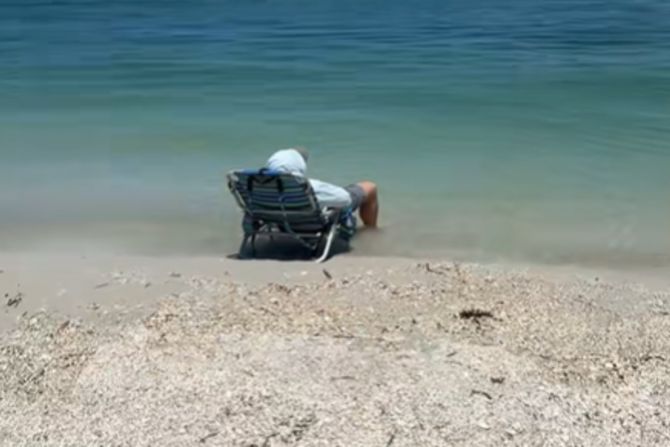 muž, plaža