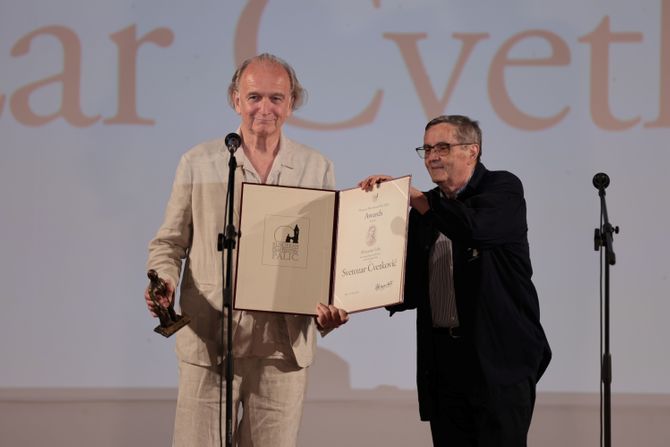 Uručena nagrada “Aleksandar Lifka” Svetozaru Cvetkoviću na 32. Festivalu evropskog filma Palić Uručena nagrada “Aleksandar Lifka” Svetozaru Cvetkoviću na 32. Festivalu evropskog filma Palić