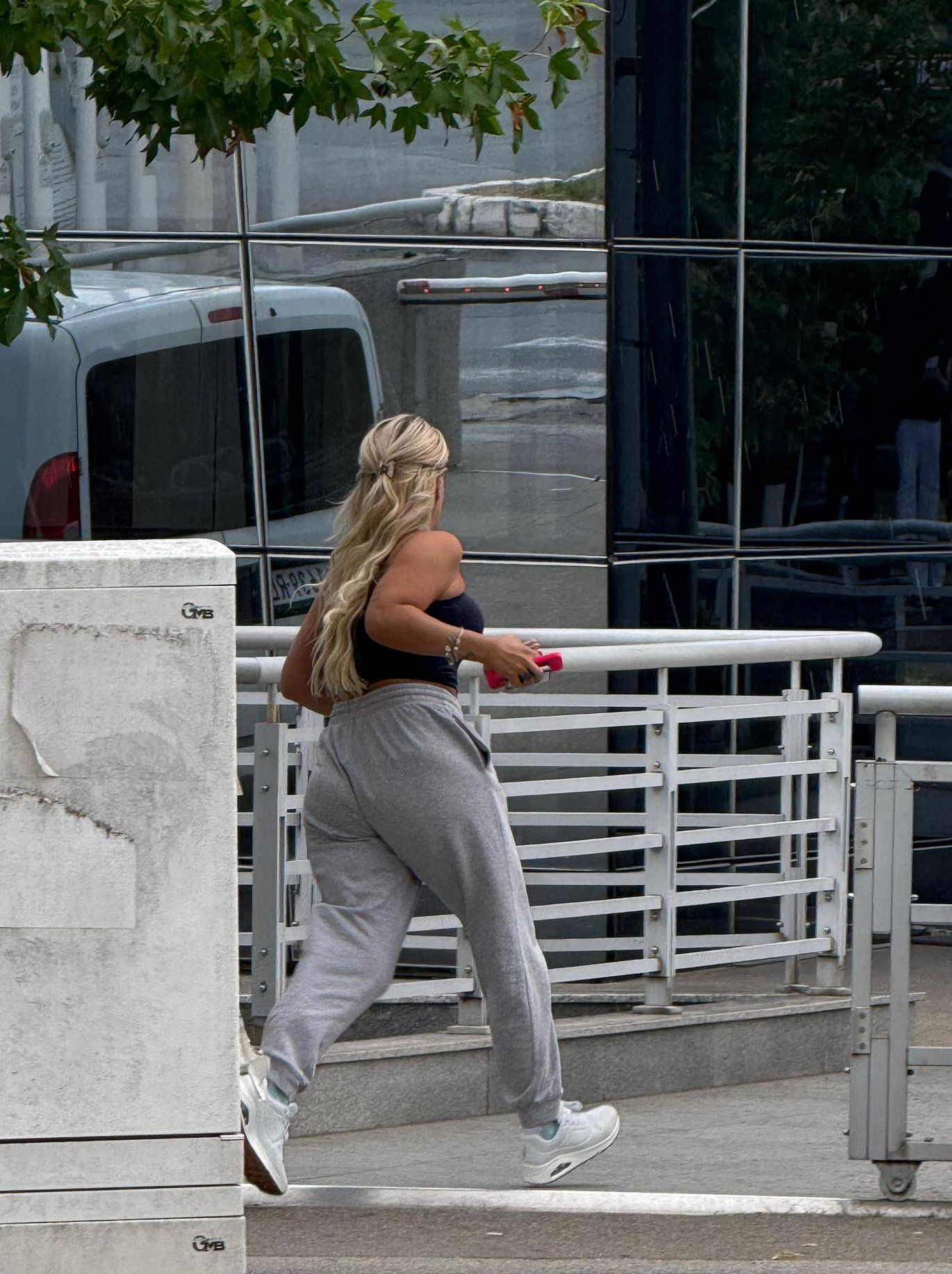 Ugradila silikone, smanjila nos, ne liči na sebe: Uhvatili smo bivšu učesnicu Zadruge, na operacije dala 15.000€