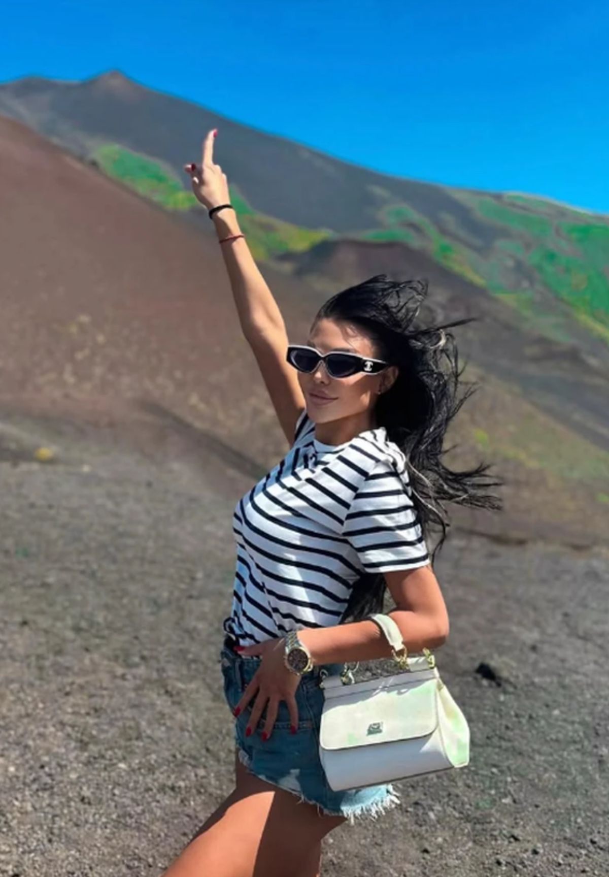 Maja Marinković se odvažila na veliki izazov: Penje se po vulkanu u šortsu, atributi "Etna ima da proradi"