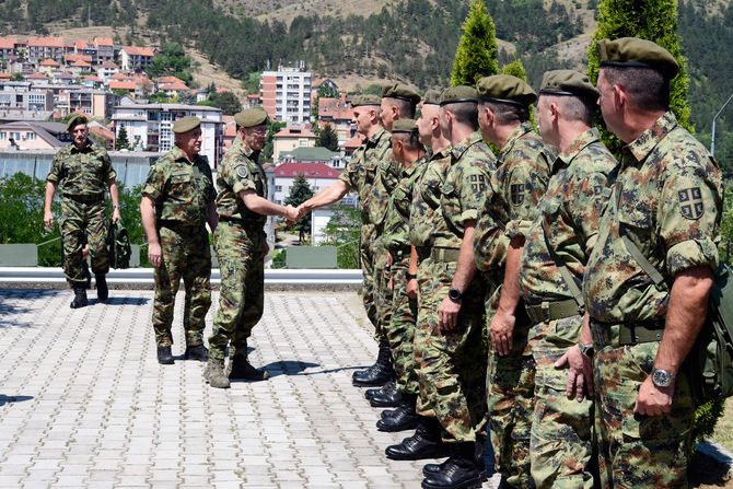 Načelnik Generalštaba u obilasku jedinica Kopnene vojske Načelnik Generalštaba u obilasku jedinica Kopnene vojske