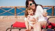 Mama iscenirala trenutak sa ćerkom na plaži ZBOG KLIKOVA: 