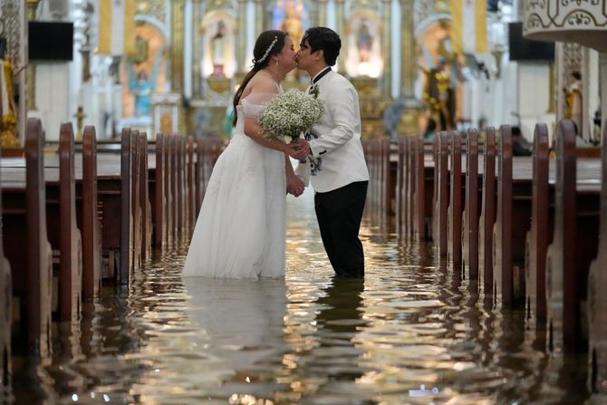 Venčanje tokom poplave na Filipinima Venčanje tokom poplave na Filipinima