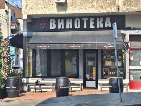 Vinoteka Bar, Vračar, molotovljev koktel