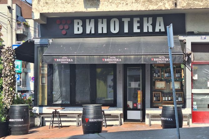 Vinoteka Bar, Vračar, molotovljev koktel Vinoteka Bar, Vračar, molotovljev koktel