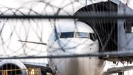 SKANDAL U AVIONU Par imao intimni odnos tokom leta, uznemirio i decu: Policija objavila slike