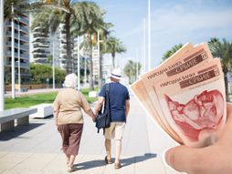 Penzioneri, more, novac dinari