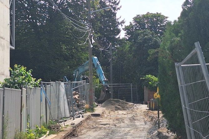 Radnike zatrpala zemlja Radnike zatrpala zemlja