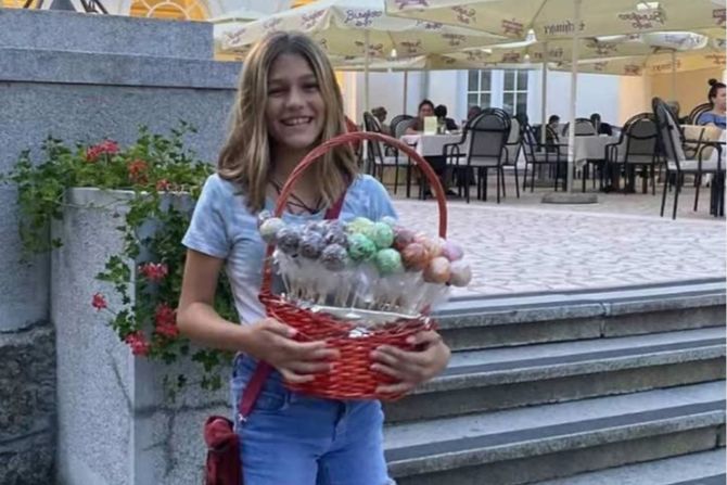 Zorana Lazarević (13) Zorana Lazarević (13)