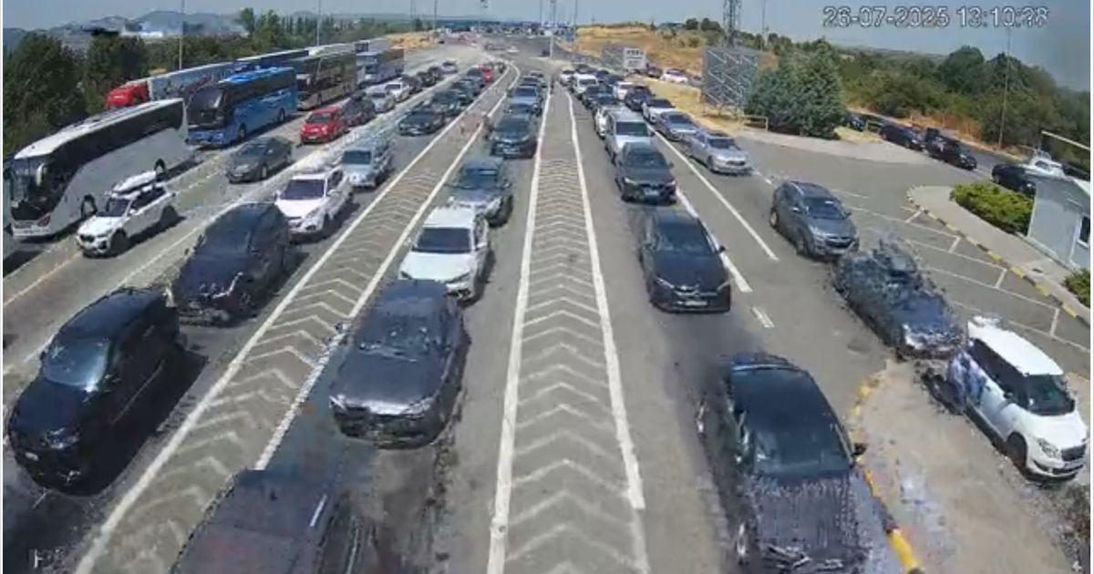 Autobusi na graničnom prelazu Preševo na izlazu čekaju tri sata