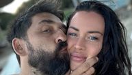 Ovo je ljubav na Ognjenov način! Snimak s letovanja nasmejao sve: Mina ga uhvatila u akciji