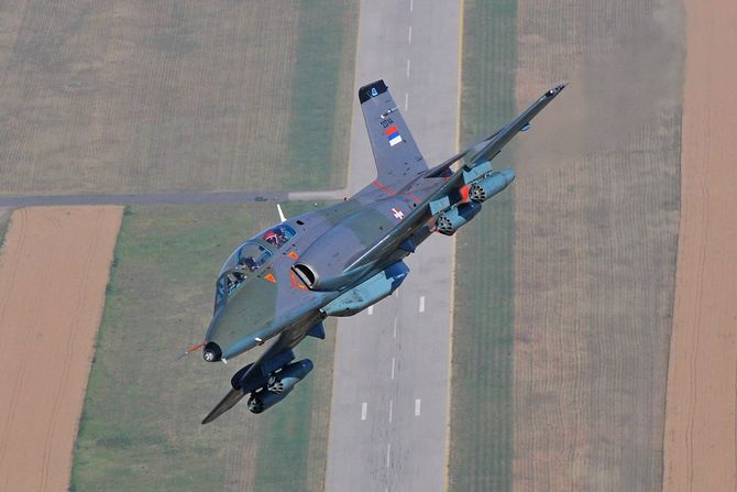Super galeb G-4