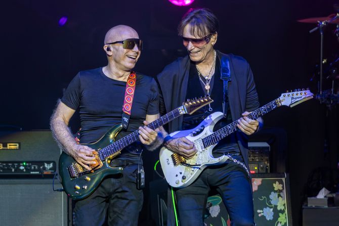 Džo Satrijani i Stiv Vai Džo Satrijani i Stiv Vai