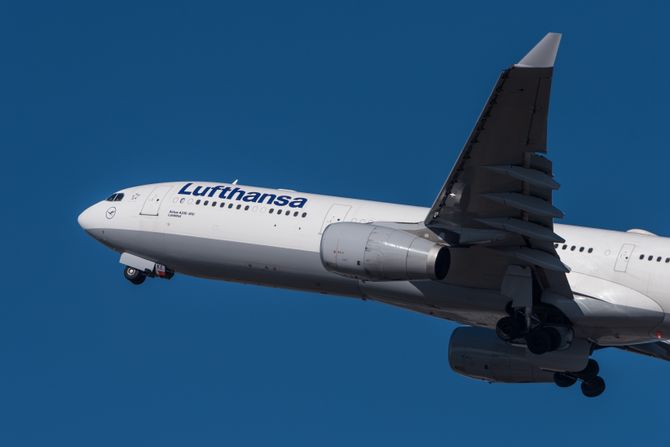 Lufthansa Airbus A330-300 avion