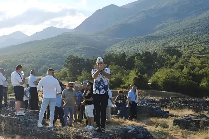 Manastir Bogorodice Hvostanske kod Istoka, ugrožena zona, selo Studenica, obred