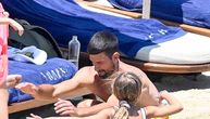 Koliko košta torba za plažu koju nosi Novak Đoković? Ova slika je obišla svet i krije tako jednostavnu suštinu