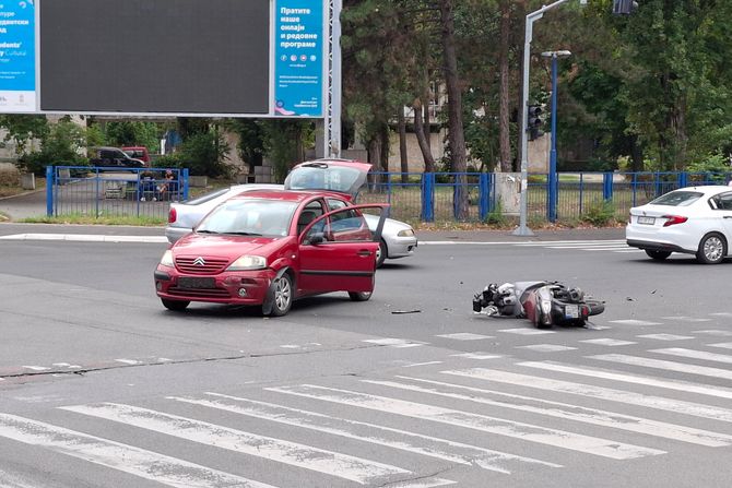 novi beograd, udes, motor novi beograd, udes, motor