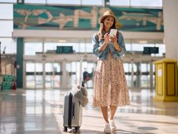 Aerodrom putovanje srećna devojka