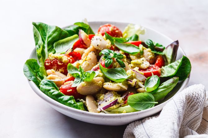 Salata sa pasuljem i spanaćem Salata sa pasuljem i spanaćem