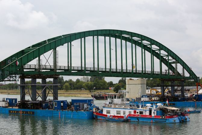 Stari savski most, Uklanjanje luka