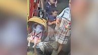 Da li je ovo mrtva devojčica sa plaže u Grčkoj? Snimak sigurnosne kamere može da reši misteriju