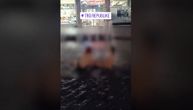 Skandalozno ponašanje: Devojke bludniče gole u fontani u centru Beograda, momak ushićeno viče "Majko prirodo"