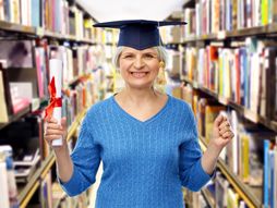 diploma, starija žena, obrazovanje, univerzitet