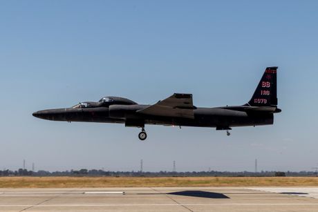 U-2S Dragon Lady preleteo je 11.100 km bez sletanja i oborio rekord trajanja leta, uz počast 70-godišnjoj tradiciji špijunaže sa visine iznad 70.000 stopa U-2S Dragon Lady preleteo je 11.100 km bez sletanja i oborio rekord trajanja leta, uz počast 70-godišnjoj tradiciji špijunaže sa visine iznad 70.000 stopa