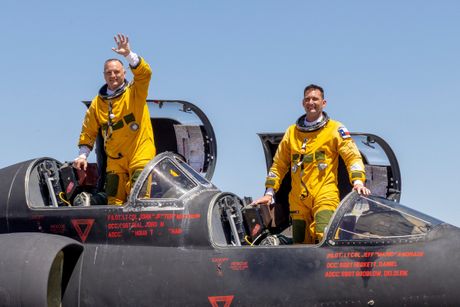 U-2S Dragon Lady preleteo je 11.100 km bez sletanja i oborio rekord trajanja leta, uz počast 70-godišnjoj tradiciji špijunaže sa visine iznad 70.000 stopa U-2S Dragon Lady preleteo je 11.100 km bez sletanja i oborio rekord trajanja leta, uz počast 70-godišnjoj tradiciji špijunaže sa visine iznad 70.000 stopa