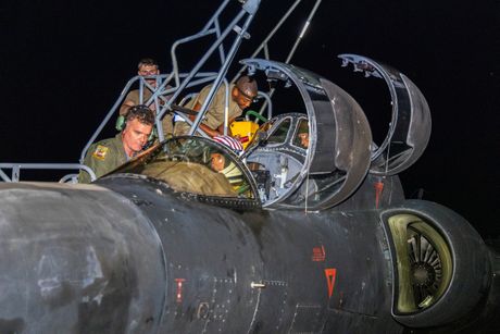 U-2S Dragon Lady preleteo je 11.100 km bez sletanja i oborio rekord trajanja leta, uz počast 70-godišnjoj tradiciji špijunaže sa visine iznad 70.000 stopa U-2S Dragon Lady preleteo je 11.100 km bez sletanja i oborio rekord trajanja leta, uz počast 70-godišnjoj tradiciji špijunaže sa visine iznad 70.000 stopa