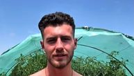 Zgodni farmer iz Bijeljine skinuo majicu i zapalio mreže: "Ako je ovakav paradajz, kakav li je tek krastavac"